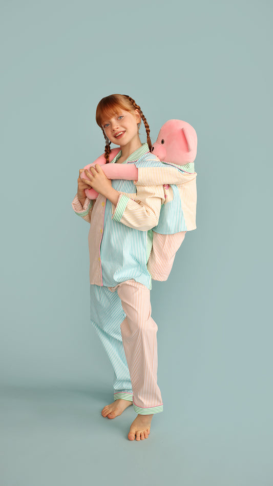 Pijama Kika Hug Me Multicolor con oso de peluche gigante a juego